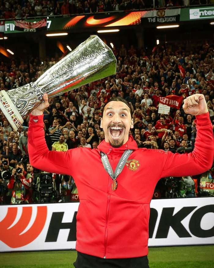 Duomi sports关于阿贾克斯内部会议纪要流出：今晚刷新队史纪录，社区盾使命明确，赛程密集仍需轮换的信息